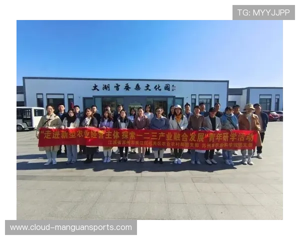 卢顿俱乐部发展历程与地域文化融合探索研究